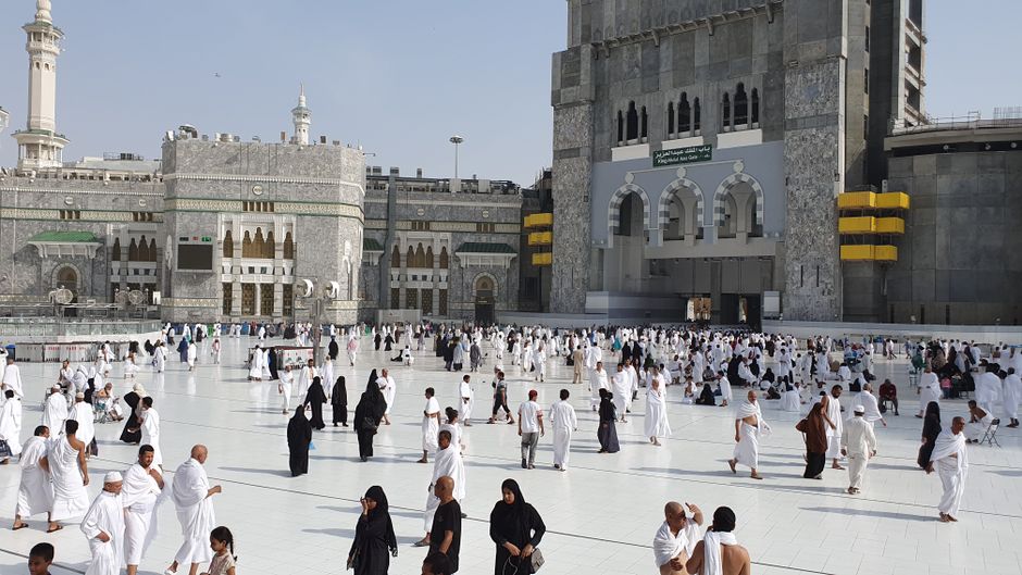 Pilgrims gathered at the Great Mosque of Mecca in Makkah