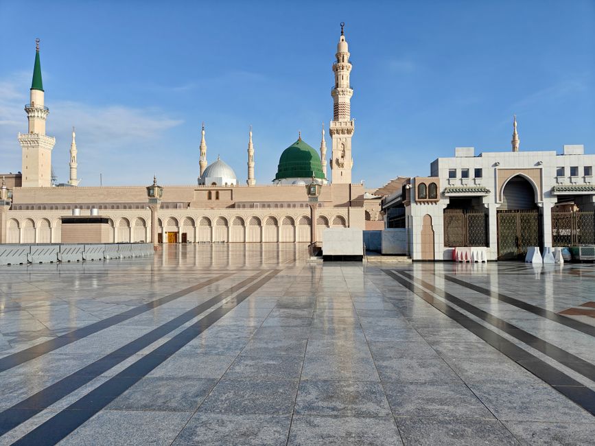 Al-Masjid an-Nabawi in Madinah at daytime