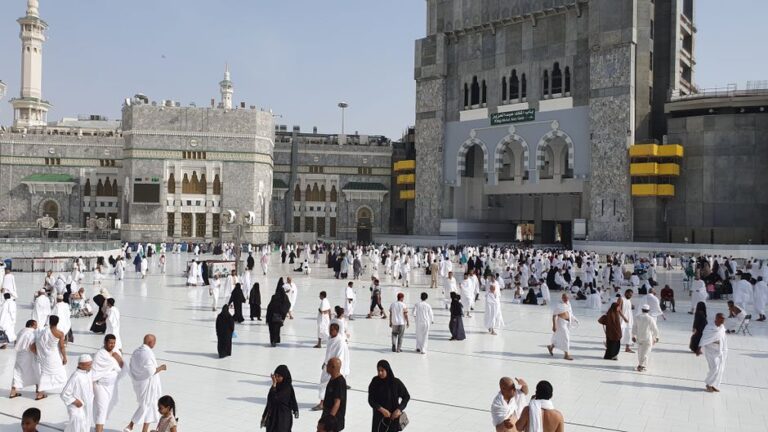 Masjid al-Haram in Makkah with pilgrims at the courtyard